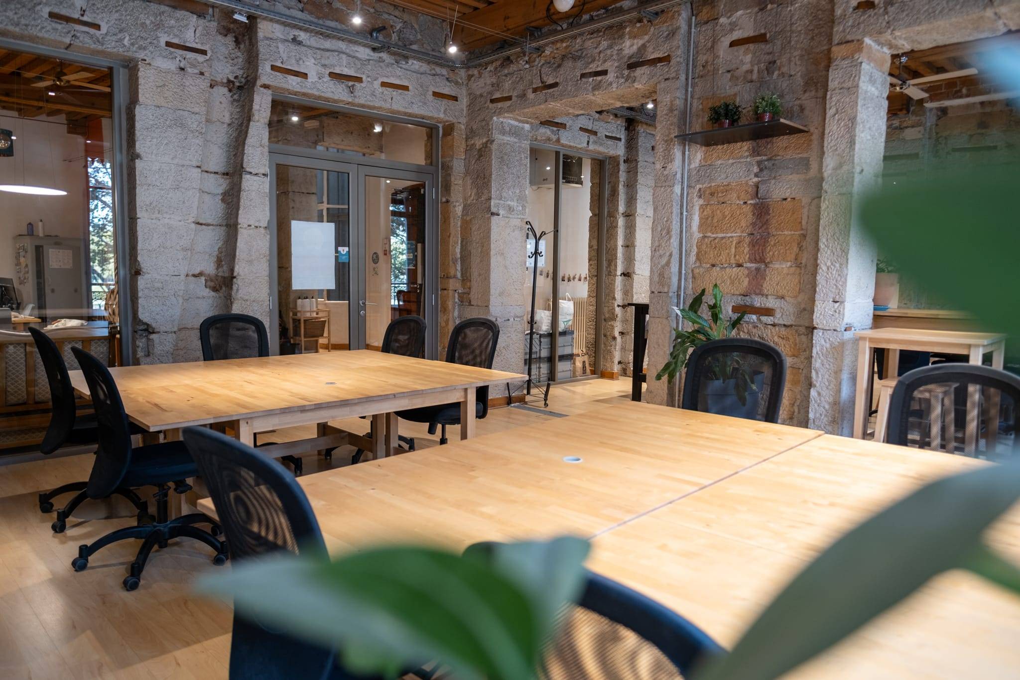 Espace privatisable Lyon 1 tables et chaises modulables Espace privatisable Lyon 1 tables et chaises modulables
