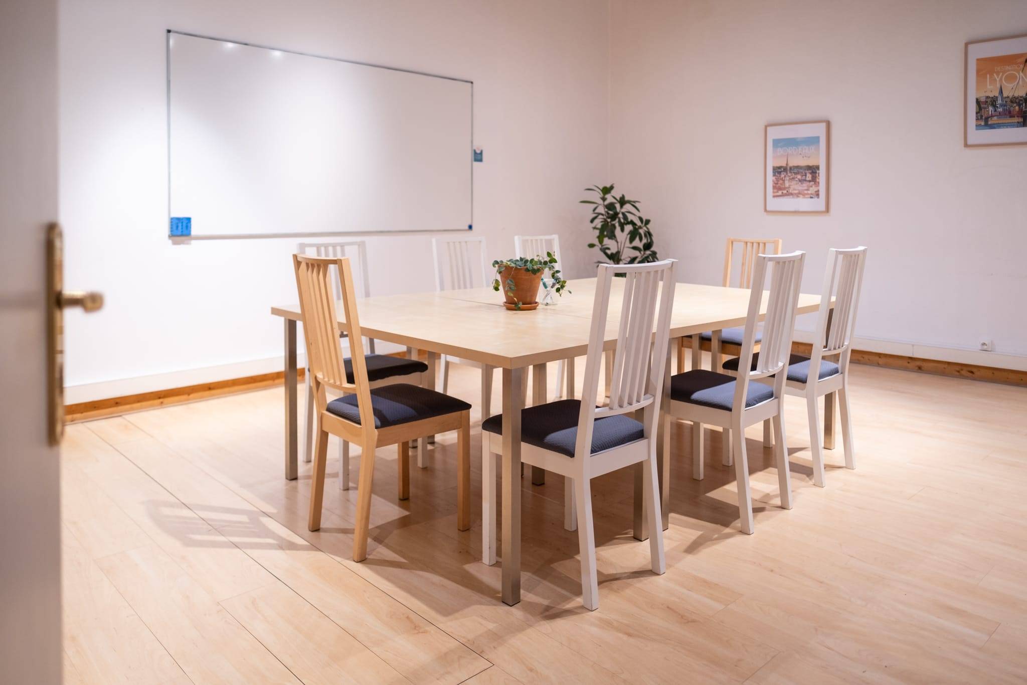 Salle de réunion équipée tableau blanc Lyon 1 presqu'île Salle de réunion équipée tableau blanc Lyon 1 presqu'île