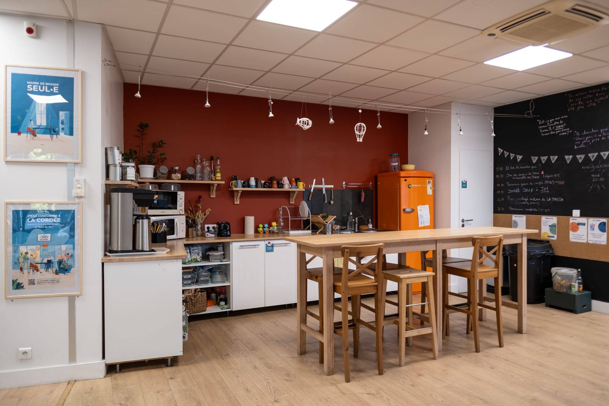 Cuisine avec café, thé et mange-debout, espace privatisable Villeurbanne République Cuisine avec café, thé et mange-debout, espace privatisable Villeurbanne République