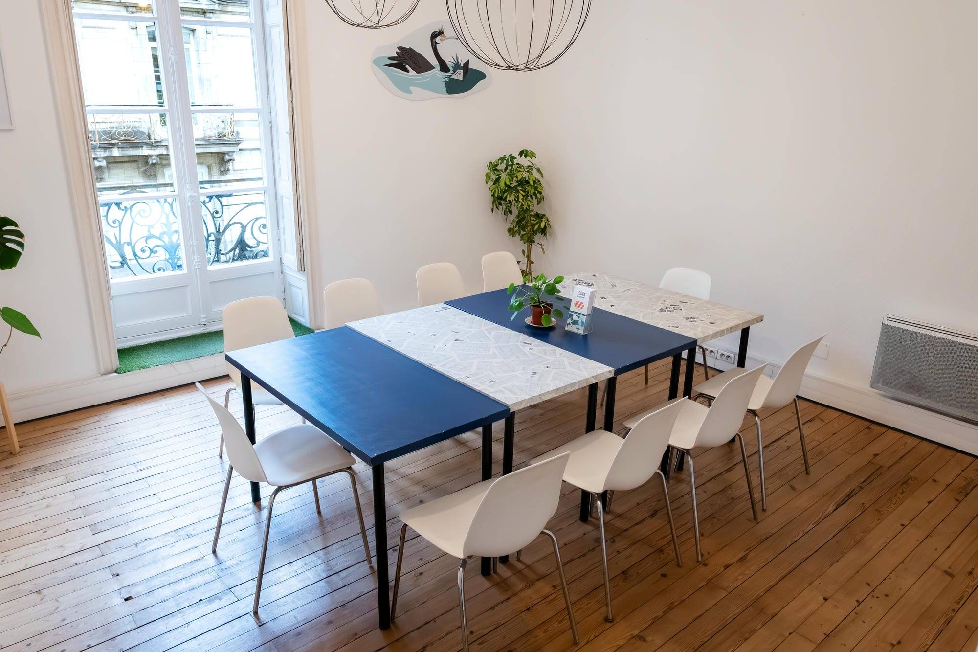 Tables modulables pour workshops, espace privatisable au centre de Nantes Tables modulables pour workshops, espace privatisable au centre de Nantes