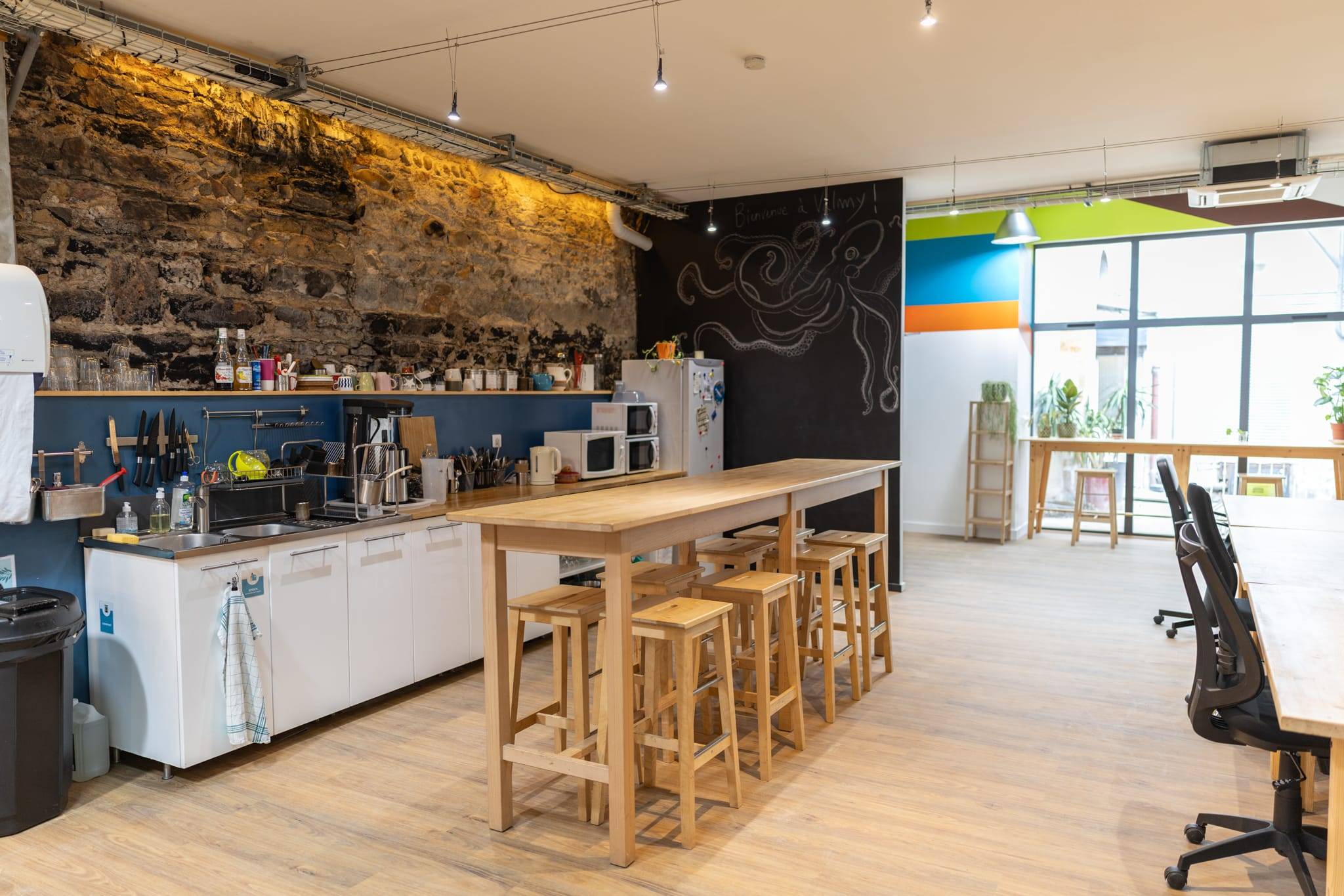 Coin cuisine avec café et thé, espace privatisable Lyon 9e Vaise Coin cuisine avec café et thé, espace privatisable Lyon 9e Vaise