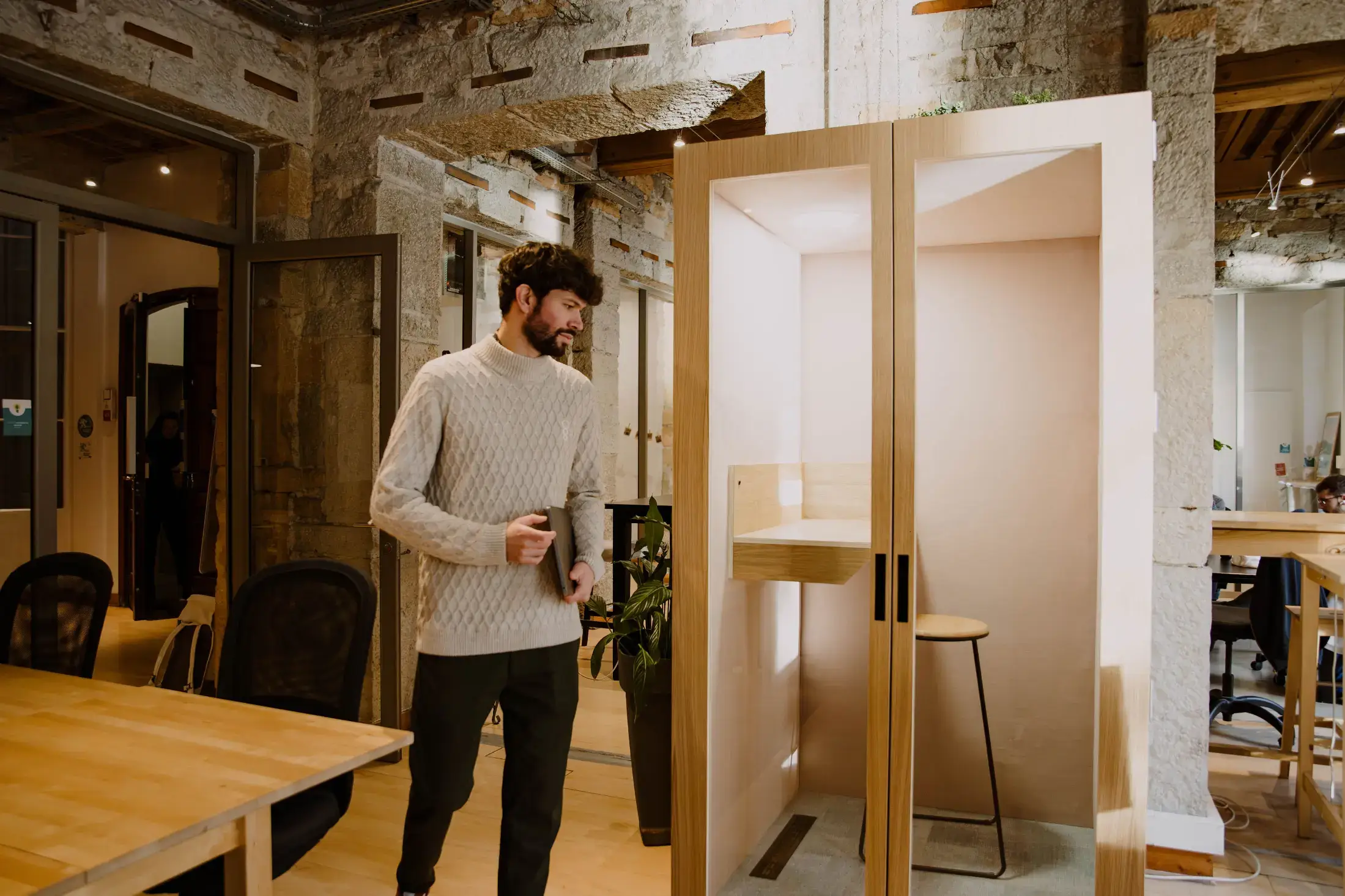 Cabine téléphonique insonorisée à La Cordée coworking