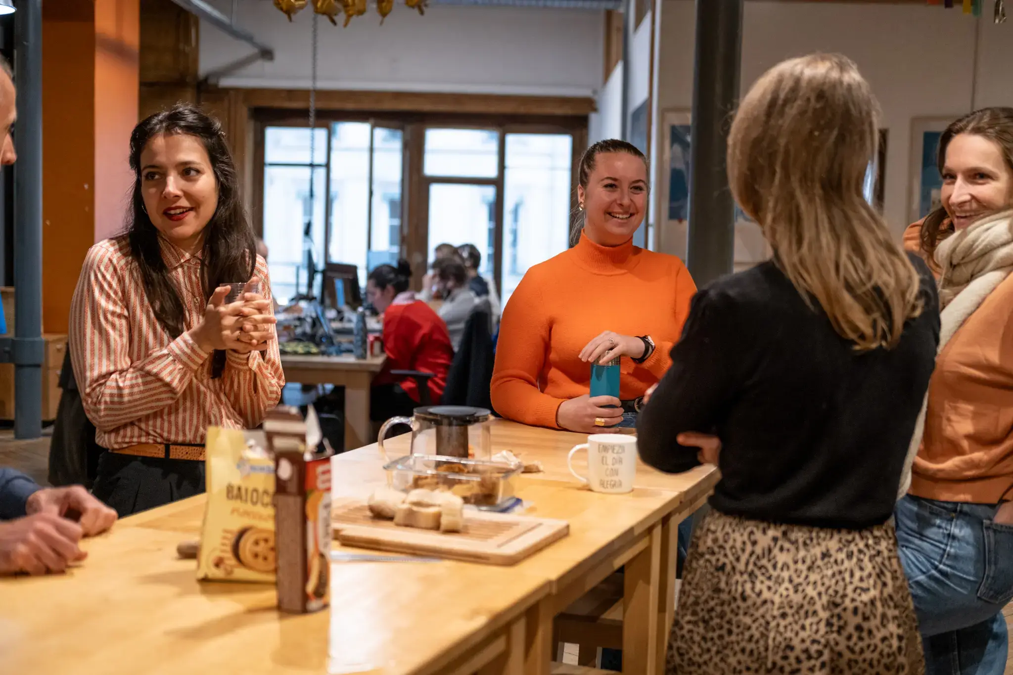 Pause café / thé conviviale entre coworkers offerts par La Cordée Pause café / thé conviviale entre coworkers offerts par La Cordée