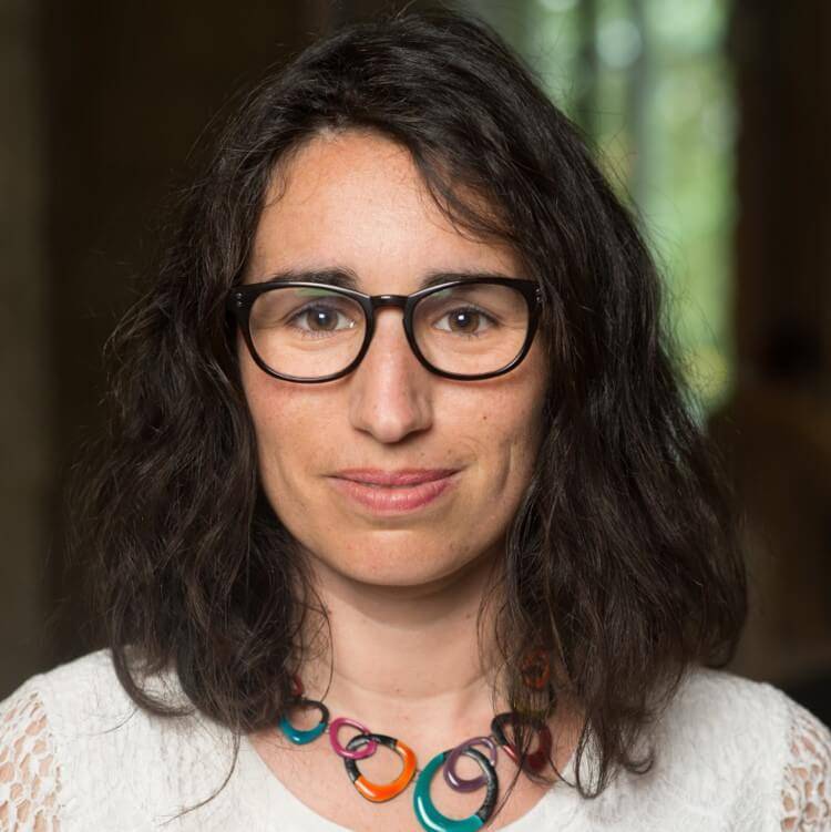 Julie - Attribut alt par défaut.
