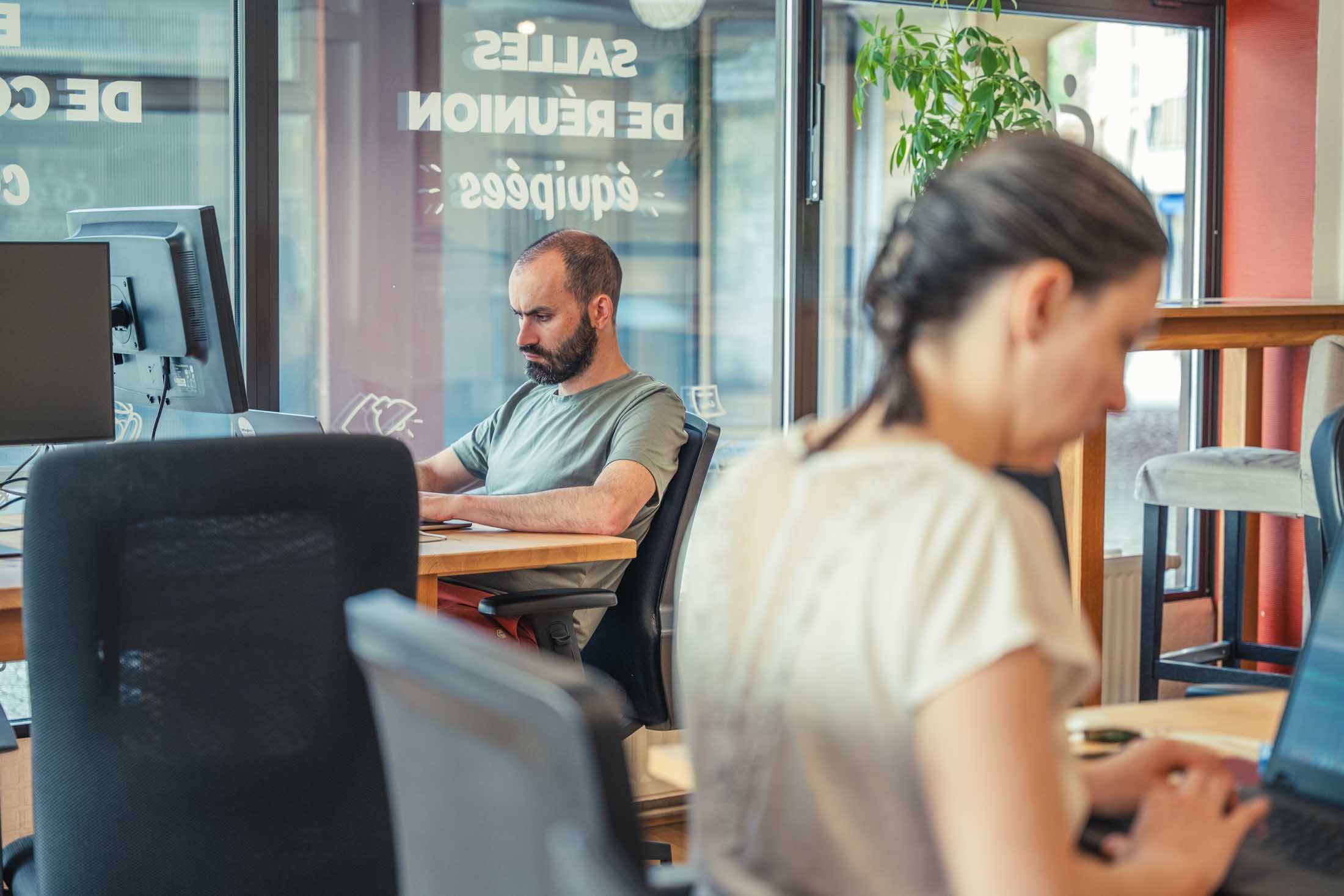 Écran supplémentaire à disposition pour les coworkers, La Cordée Rennes