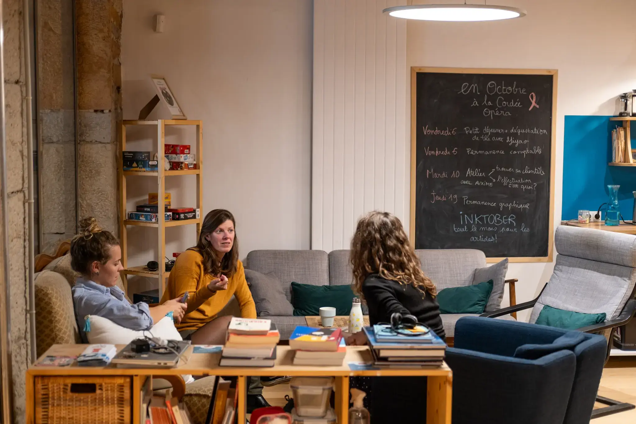 Espace canapé pour se détendre ou travailler en plein coeur de Lyon 1er Espace canapé pour se détendre ou travailler en plein coeur de Lyon 1er
