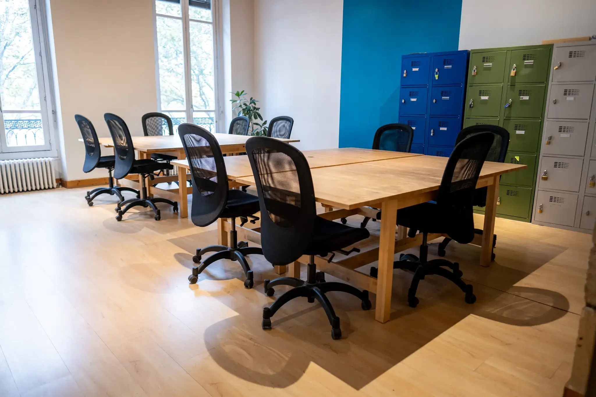 Espace lumineux et casiers à disposition à La Cordée coworking Lyon Terreaux Espace lumineux et casiers à disposition à La Cordée coworking Lyon Terreaux