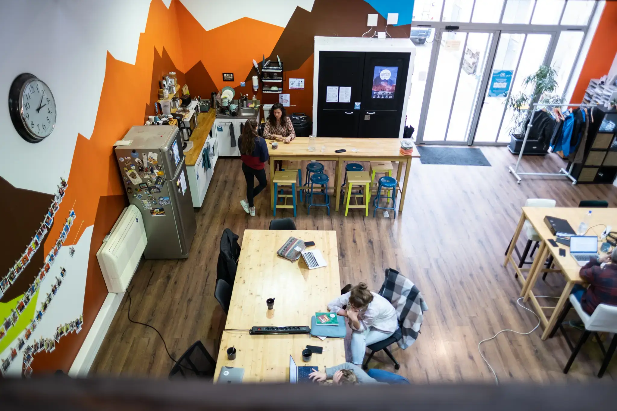 Vue des espaces de La Cordée coworking Jean Macé depuis la mezzanine Vue des espaces de La Cordée coworking Jean Macé depuis la mezzanine