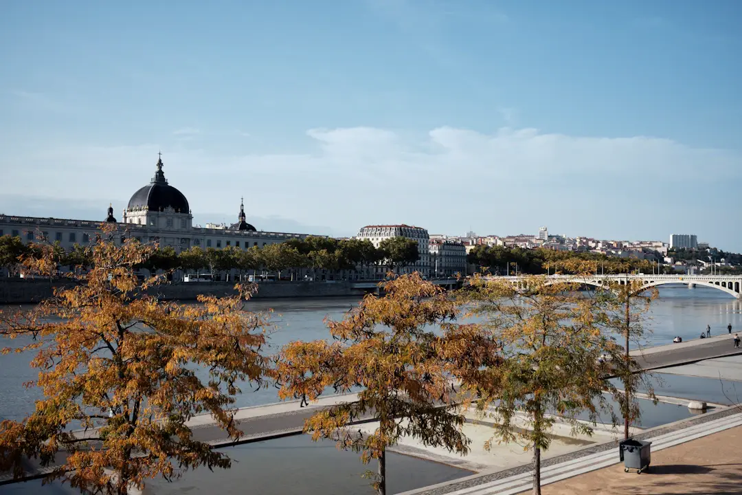 Ville de Lyon photographiée par 'jenstakesphotos' sur Unsplash