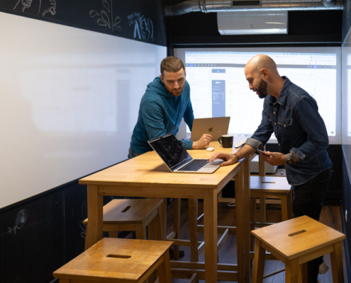 Entreprendre en coworking pour bénéficier des aménagements et services du coworking