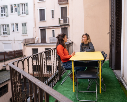 Échangez avec une communauté soudée aux profils variés, à La Cordée coworking Annecy.