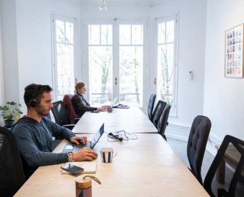Coworking gare d'Annecy, photo d'un espace de travail spacieux et lumineux.