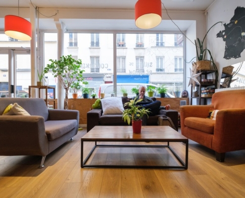 Coin canapé pour se détendre ou travailler en toute sérénité, non loin de la Coulée verte Paris 12e