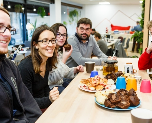 Photo des encordés à table pour le goûter à La Cordée Villeurbanne